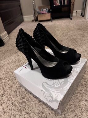 Shi by JOURNEYS Black Peep-Toe Ruffle-Back High Heels